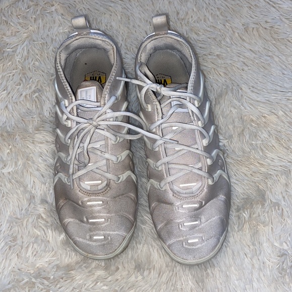 Nike Men’s Vapor Max size 10 preowned 
White - Picture 4 of 7